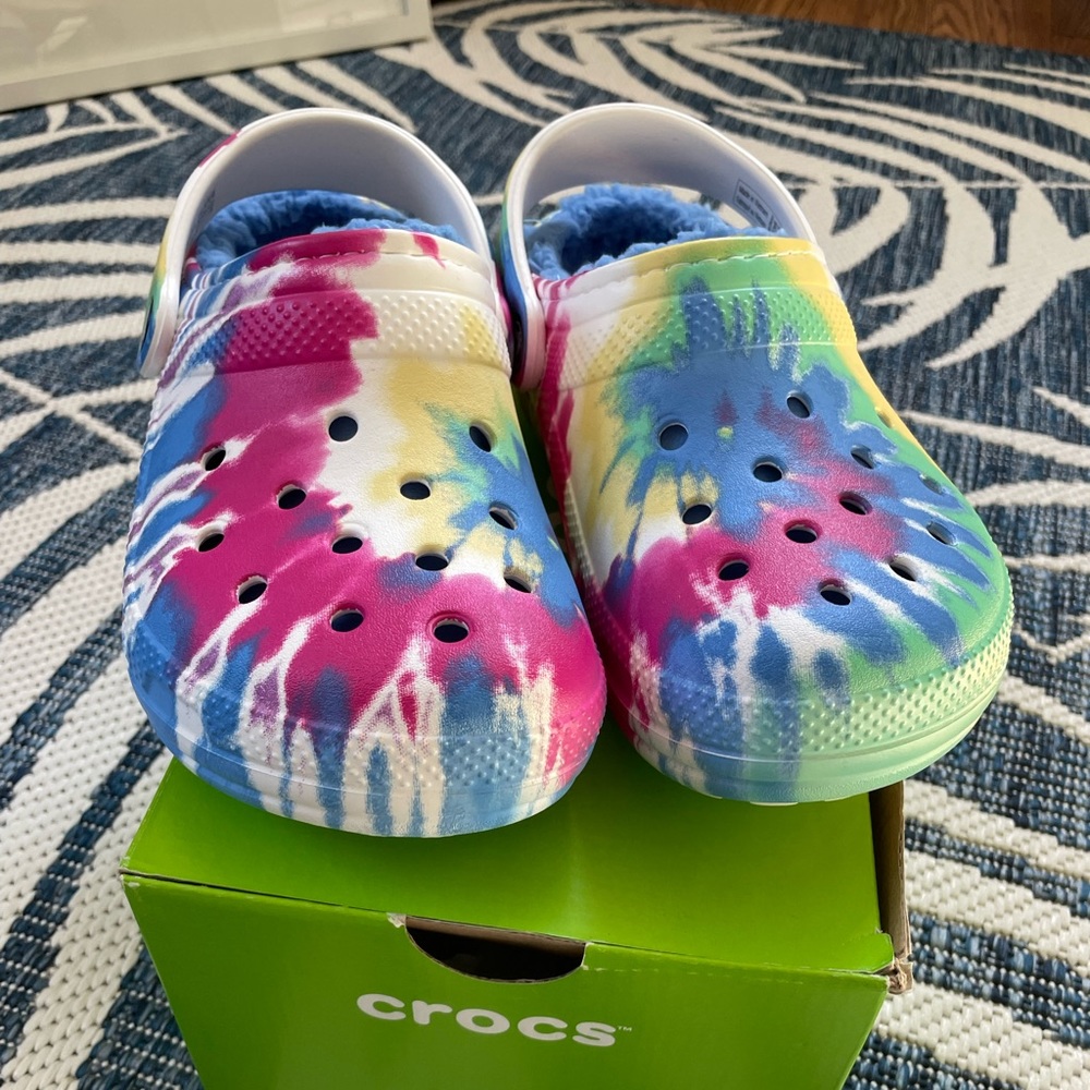 Classic Lined Tie-Dye Crocs - Size 6